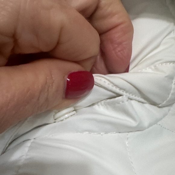 Lands' End Off White Puffer Jacket with Faux Fur Hood - Picture 8 of 15